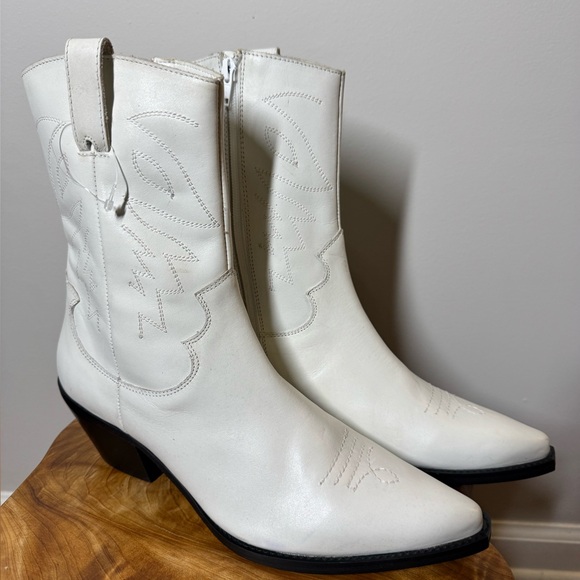 NWOT Matisse Leather White Women's Western Ankle Boots 9M - Picture 2 of 11